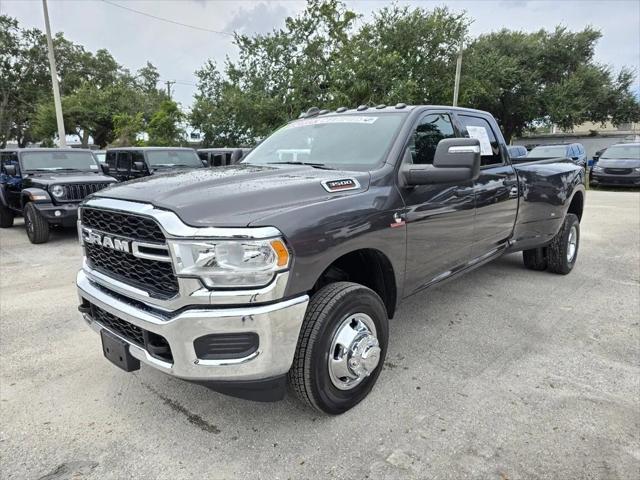2023 RAM 3500 Tradesman Crew Cab 4x4 8 Box