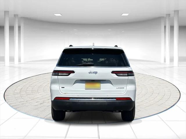 2022 Jeep Grand Cherokee L Laredo 4x2