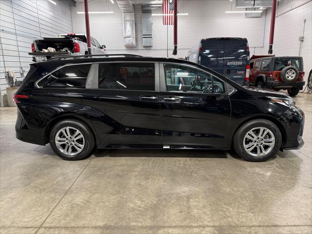 2022 Toyota Sienna XSE 2022 Toyota Sienna XSE