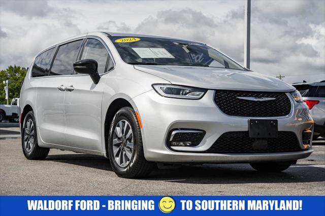 2024 Chrysler Pacifica Hybrid Select