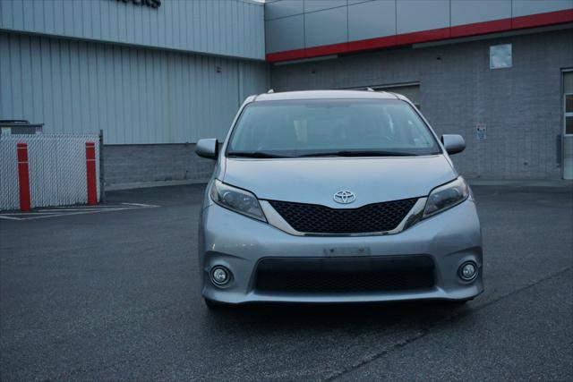 2017 Toyota Sienna SE 8 Passenger