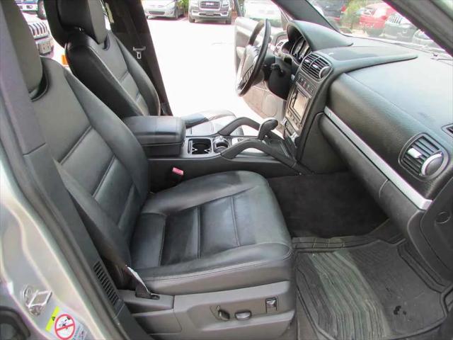 2008 Porsche Cayenne Standard
