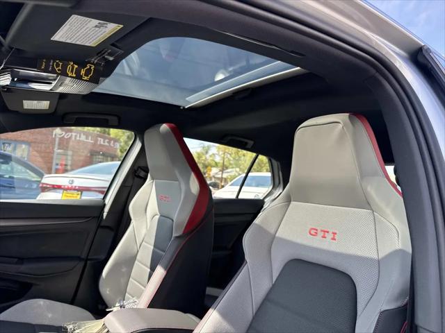 2025 Volkswagen Golf GTI 2.0T SE