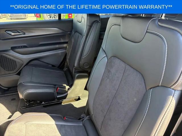 2025 Jeep Grand Cherokee L Altitude 4x4