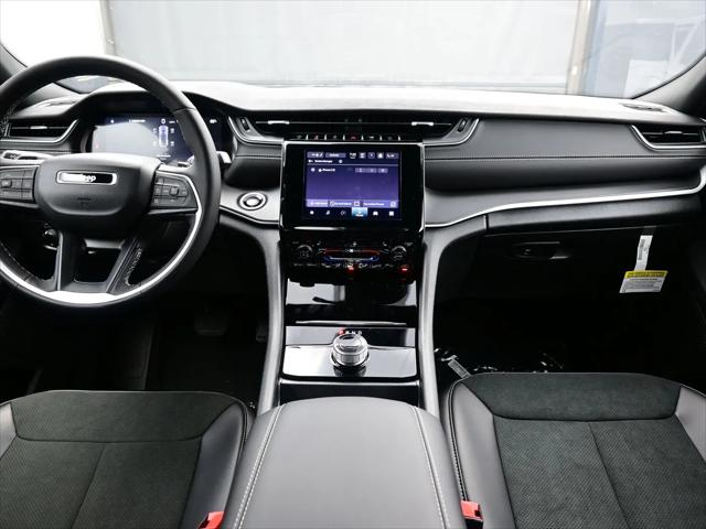2025 Jeep Grand Cherokee Altitude X 4x4