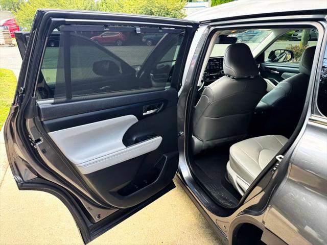 2022 Toyota Highlander Hybrid XLE
