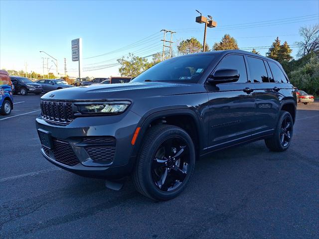 2022 Jeep Grand Cherokee Altitude 4x4 2022 Jeep Grand Cherokee Altitude 4x4