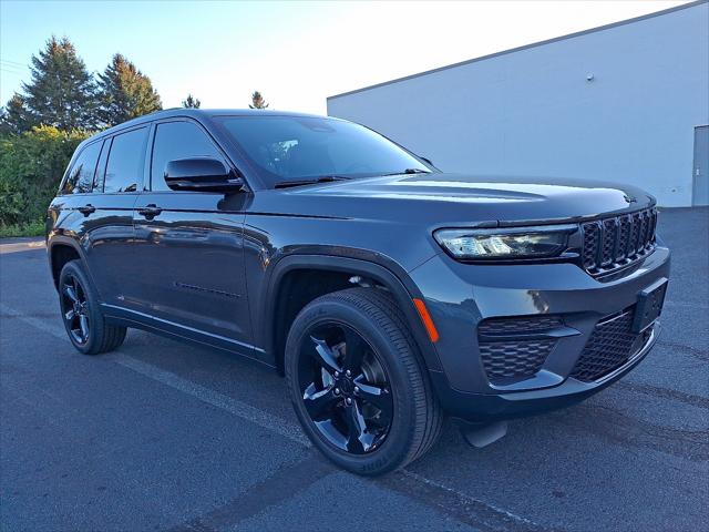 2022 Jeep Grand Cherokee Altitude 4x4 2022 Jeep Grand Cherokee Altitude 4x4