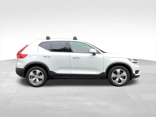 2020 Volvo XC40 T5 Momentum