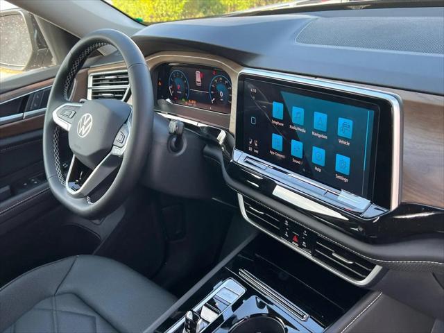 2026 Volkswagen Atlas SE with Technology