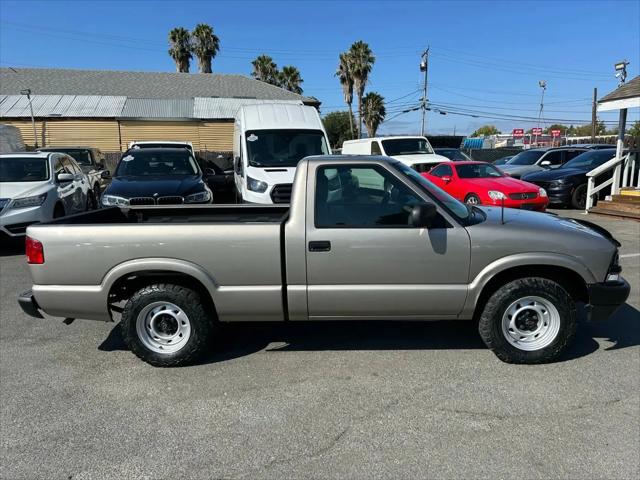 2003 Chevrolet S-10 Base