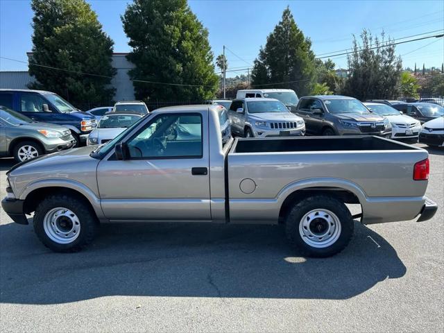 2003 Chevrolet S-10 Base