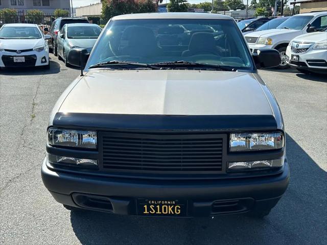 2003 Chevrolet S-10 Base