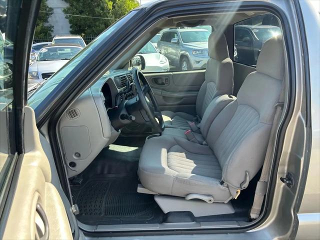 2003 Chevrolet S-10 Base