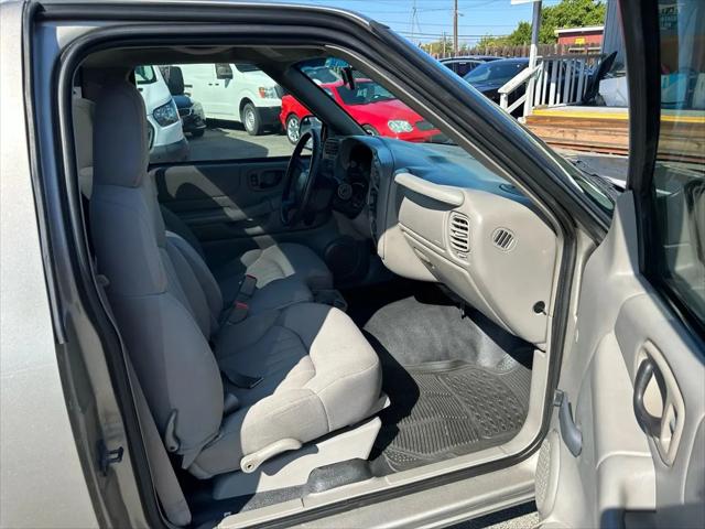 2003 Chevrolet S-10 Base