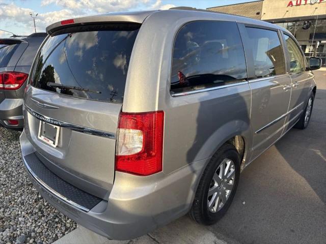 2013 Chrysler Town & Country Touring