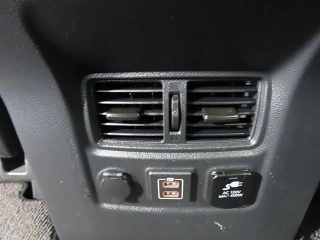 2023 Nissan Titan Crew Cab SV 4x2