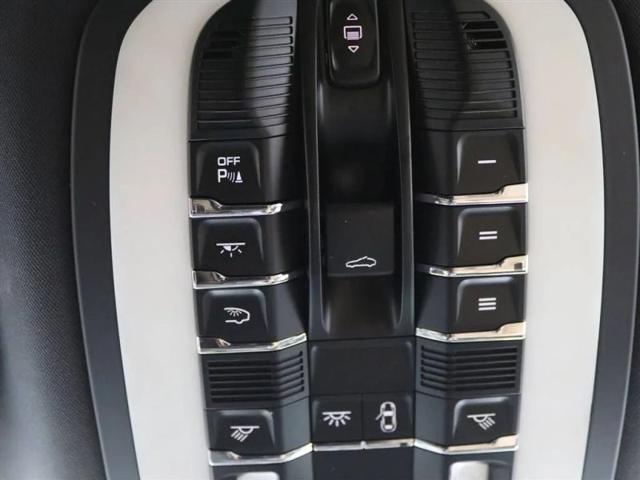 2020 Porsche Macan S