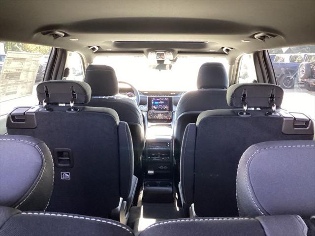 2025 Jeep Grand Cherokee L Laredo X 4x4