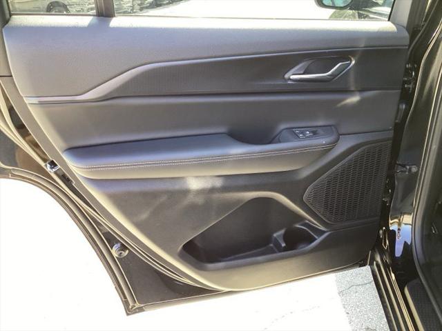 2025 Jeep Grand Cherokee L Laredo X 4x4