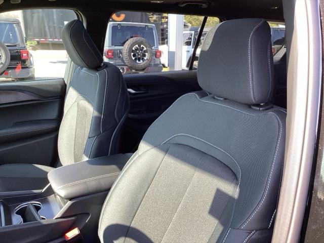 2025 Jeep Grand Cherokee L Laredo X 4x4
