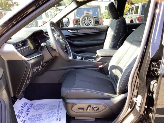 2025 Jeep Grand Cherokee L Laredo X 4x4