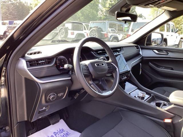 2025 Jeep Grand Cherokee L Laredo X 4x4