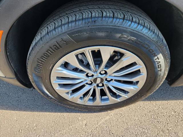 2025 Cadillac XT4 AWD Premium Luxury