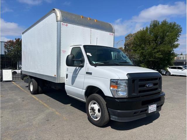 2023 Ford E-450 Cutaway Cutaway Van 2D