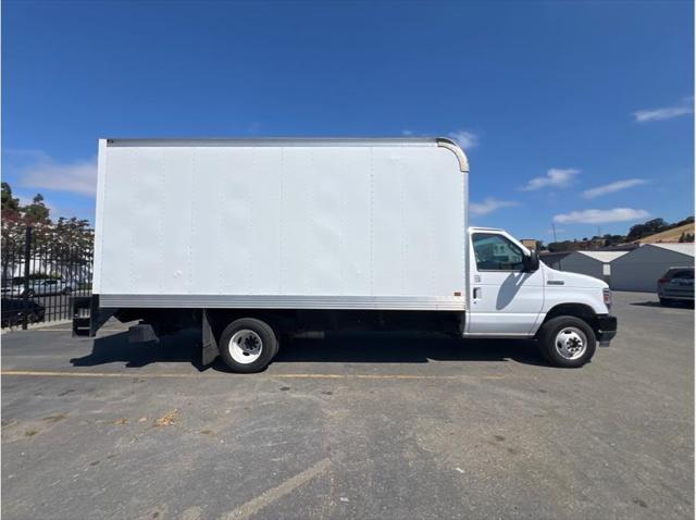 2023 Ford E-450 Cutaway Cutaway Van 2D
