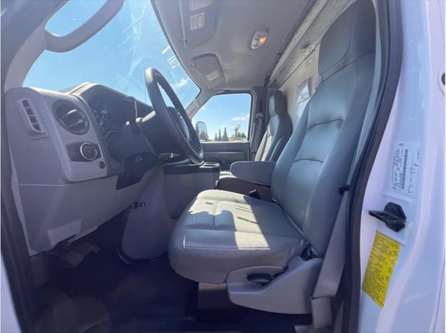 2023 Ford E-450 Cutaway Cutaway Van 2D