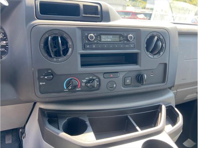 2023 Ford E-450 Cutaway Cutaway Van 2D