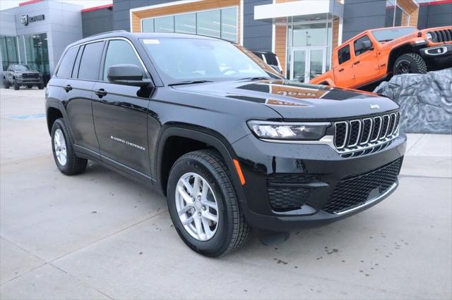 2025 Jeep Grand Cherokee GRAND CHEROKEE LAREDO X 4X4