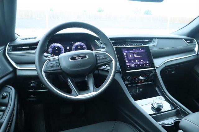 2025 Jeep Grand Cherokee GRAND CHEROKEE LAREDO X 4X4