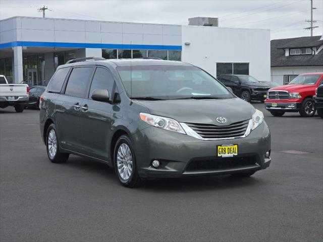2014 Toyota Sienna XLE V6 8 Passenger 2014 Toyota Sienna XLE V6 8 Passenger