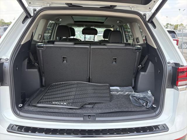 2026 Volkswagen Atlas SE with Technology