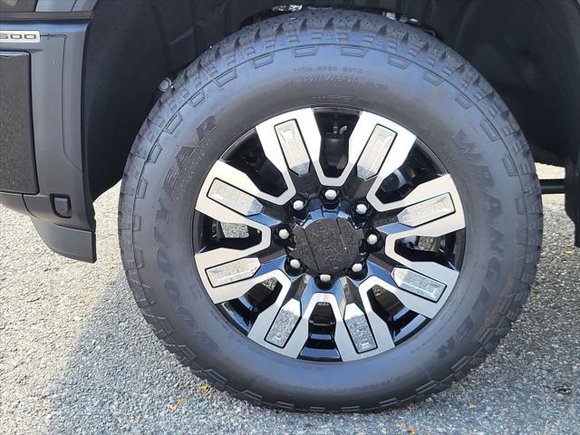 2025 GMC Sierra 2500HD 4WD Crew Cab Standard Bed Denali