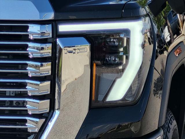 2025 GMC Sierra 2500HD 4WD Crew Cab Standard Bed Denali