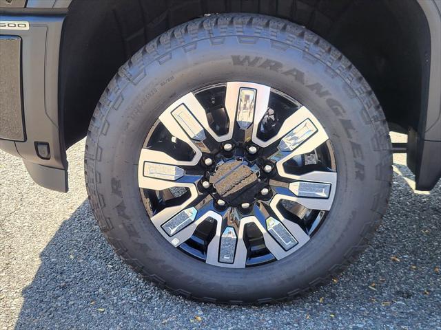 2025 GMC Sierra 3500HD 4WD Crew Cab Standard Bed Denali