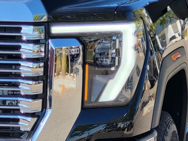 2025 GMC Sierra 3500HD 4WD Crew Cab Standard Bed Denali