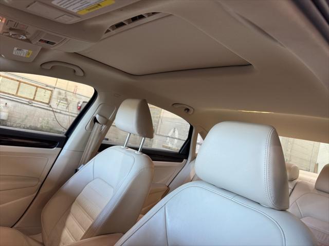 2015 Volkswagen Passat 1.8T SEL Premium