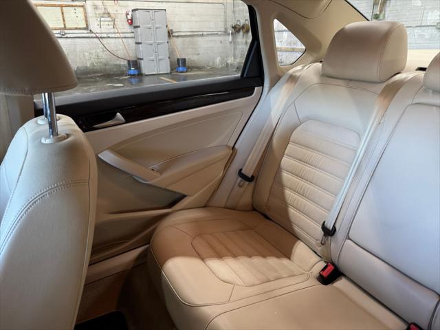2015 Volkswagen Passat 1.8T SEL Premium