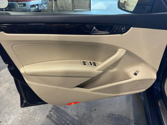 2015 Volkswagen Passat 1.8T SEL Premium
