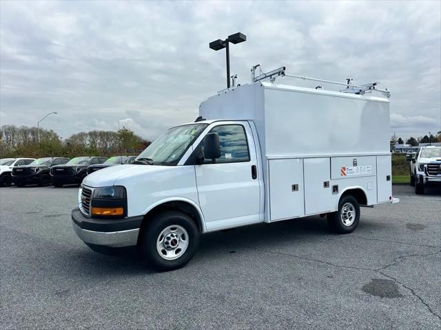 2025 GMC Savana Cutaway Work Van