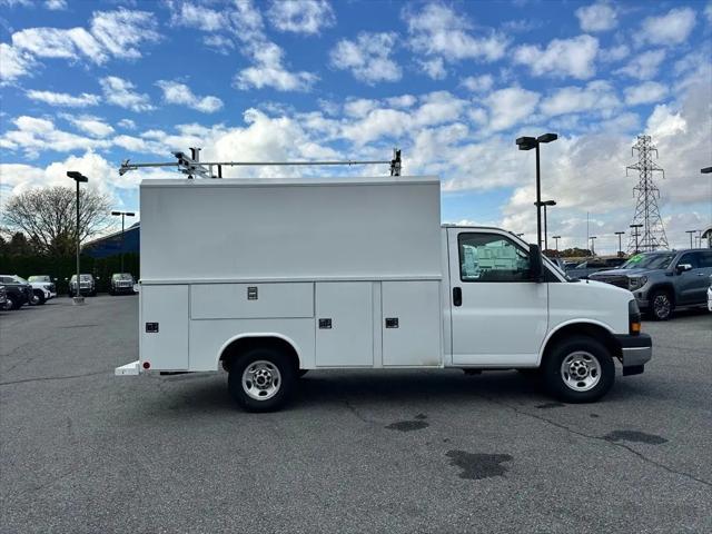2025 GMC Savana Cutaway Work Van
