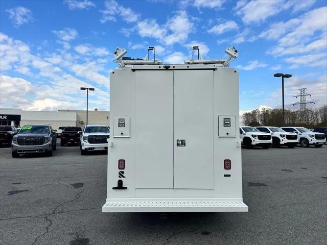 2025 GMC Savana Cutaway Work Van