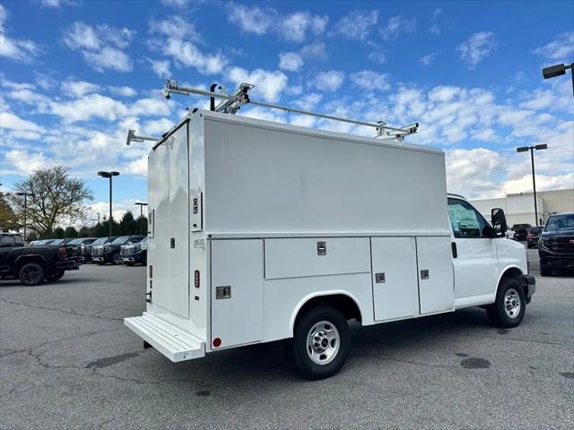 2025 GMC Savana Cutaway Work Van