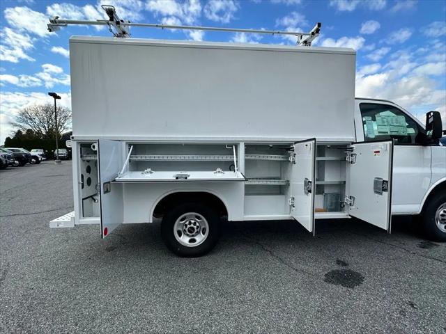 2025 GMC Savana Cutaway Work Van