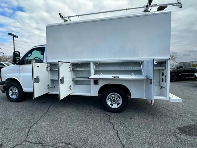 2025 GMC Savana Cutaway Work Van