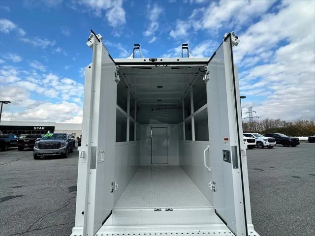 2025 GMC Savana Cutaway Work Van